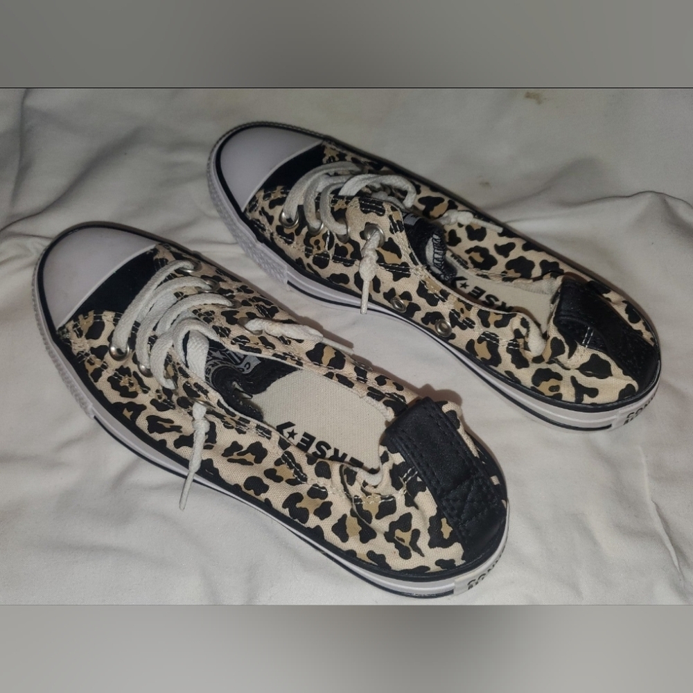 Women's Converse Chuck Taylor All Star Leopard Print Low Top. Size 7 1/2